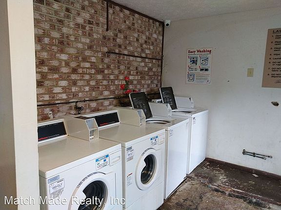 2nd image of 237 Sherrard St #32