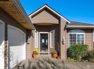 4641 Tanner View Dr, Clinton, WA 98236