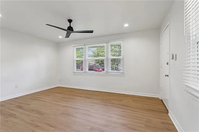 212 Claiborne Ct — Photo 3