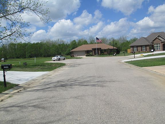 quiet cul-de-sac road