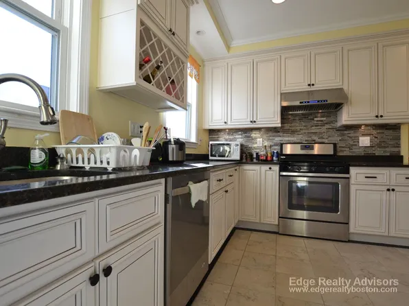 35 Palmer St #R, Waltham, MA 02451