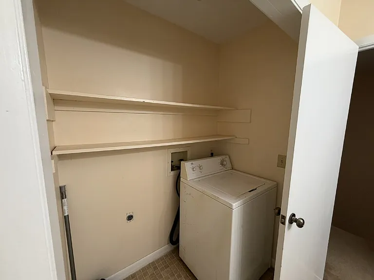 801 Kelly Dr — Photo 9