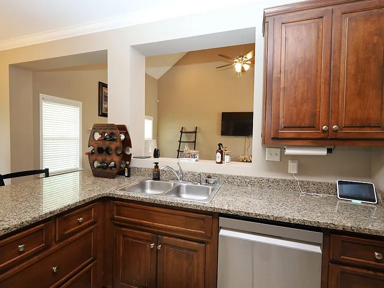2401 Rankin Cir — Photo 6