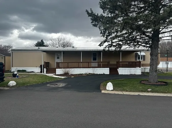 2504 Lilac Ln, Sycamore, IL 60178