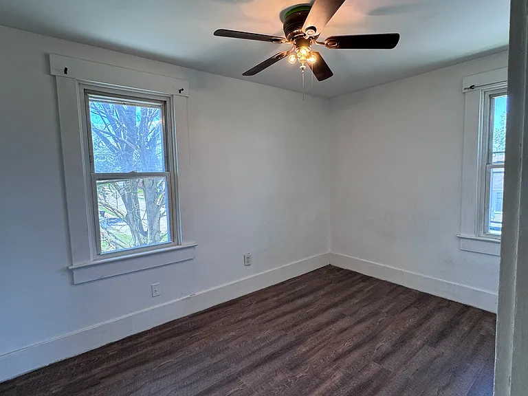 2403 Woodside Ave — Photo 4