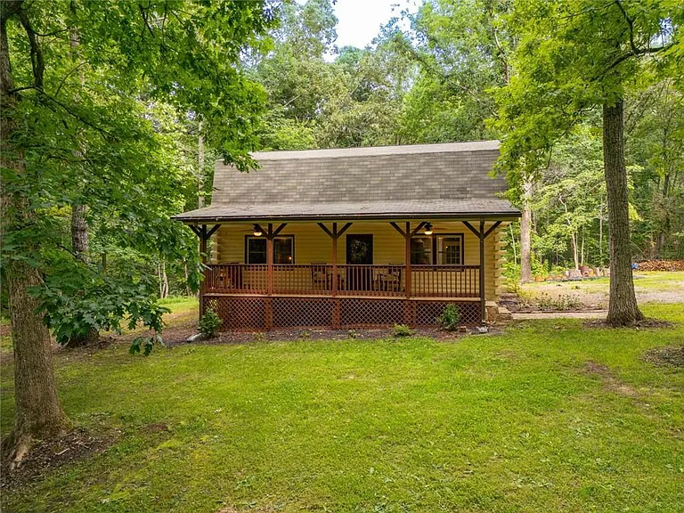 465 Waters Edge Dr — Photo 1