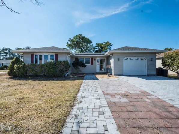 11 Olstins Court, Toms River, NJ 08757