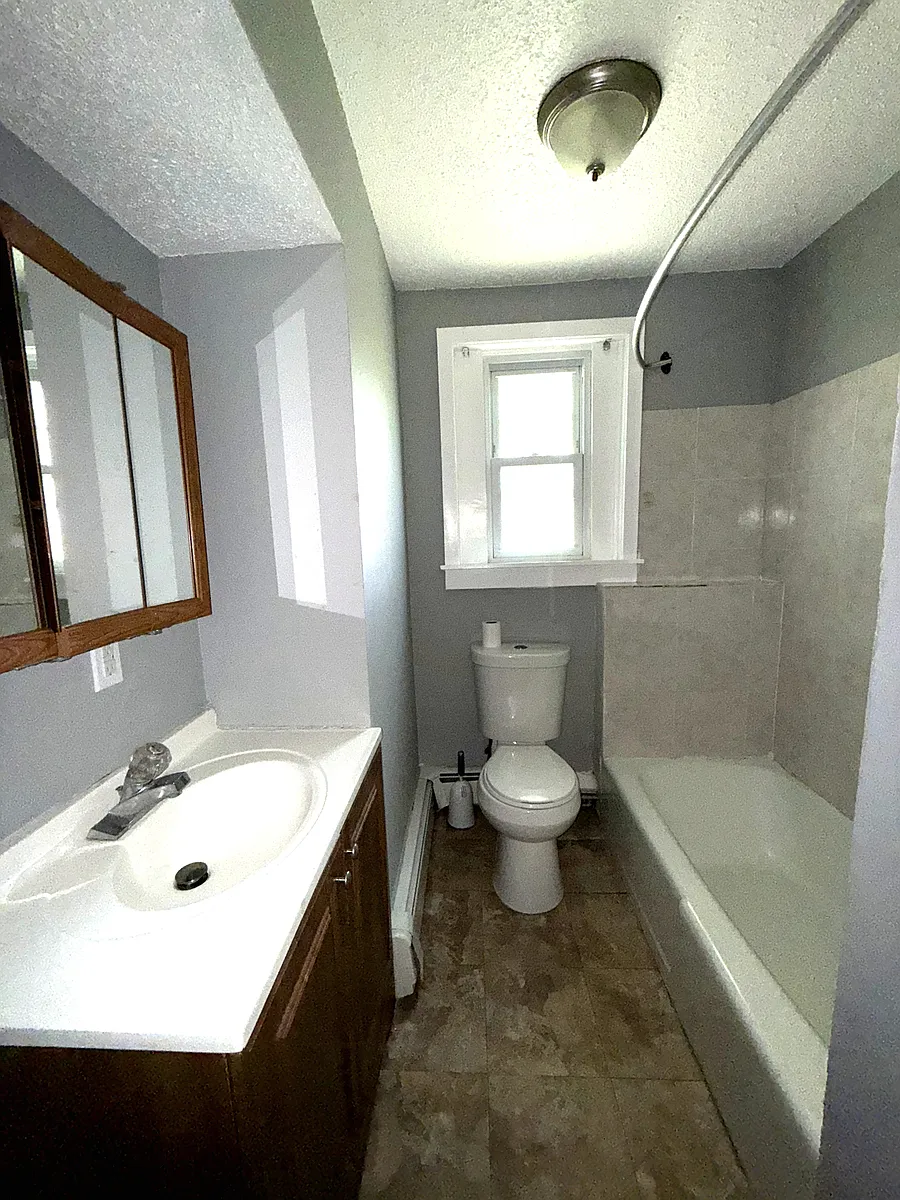 Building Photo - 117 Lamberton St #1