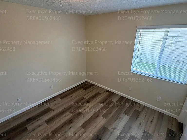 709 Deseret Way — Photo 31