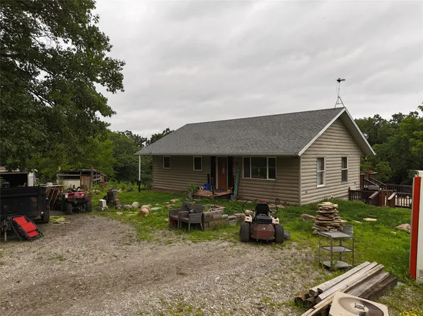 321 Beardsley Dr, Runnells, IA 50237
