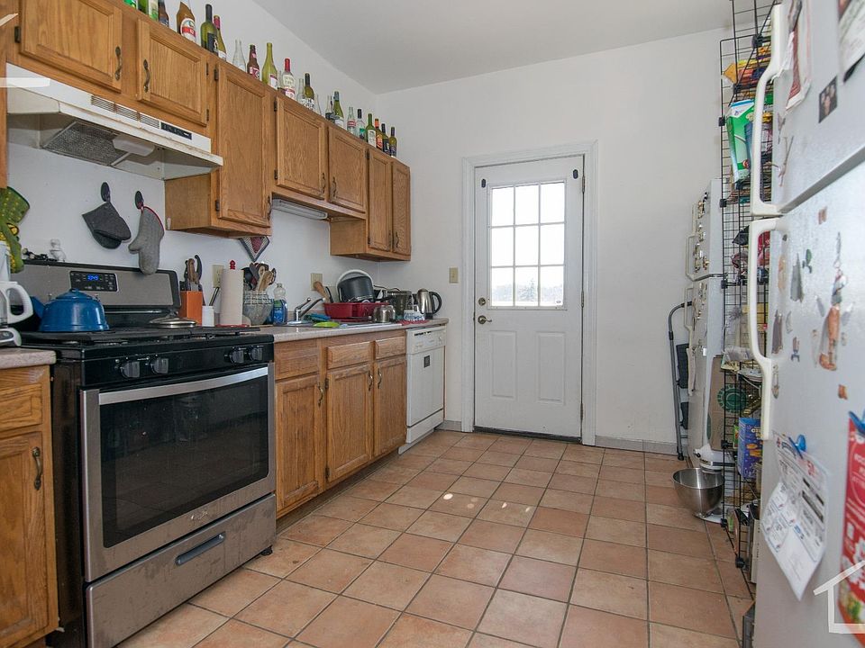 2nd image of 33 Egremont Rd APT 7