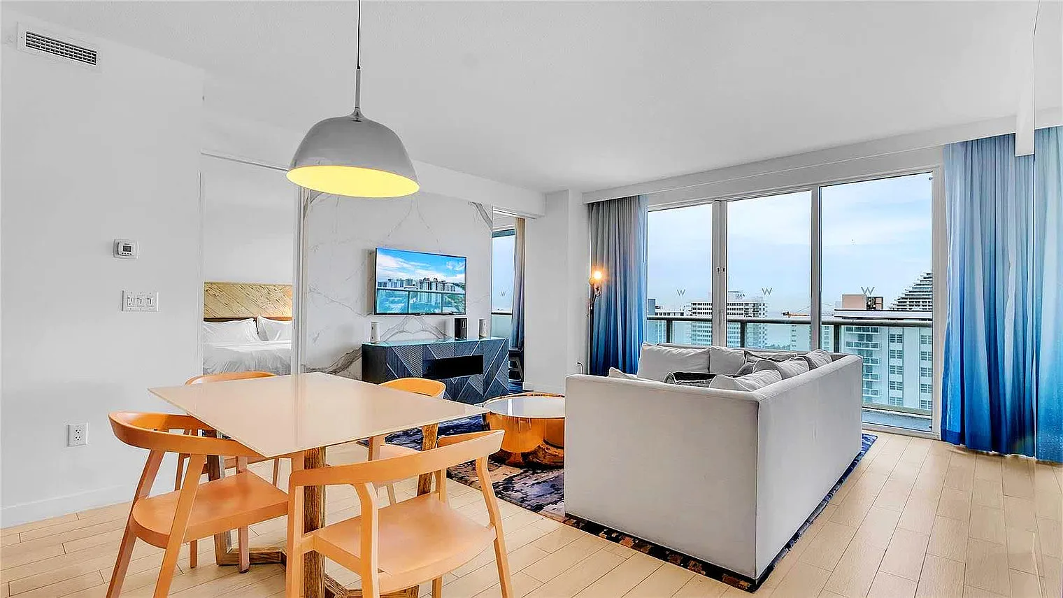 2 bed, 2.0 bath, 990 sqft, $5,421 — Photo 3