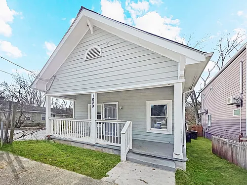 1029 Smith St SW Photo 1