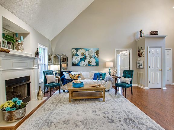 5th image of 2323 Amber Glen Dr