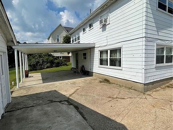 3rd image of 138 Woodrow Ave