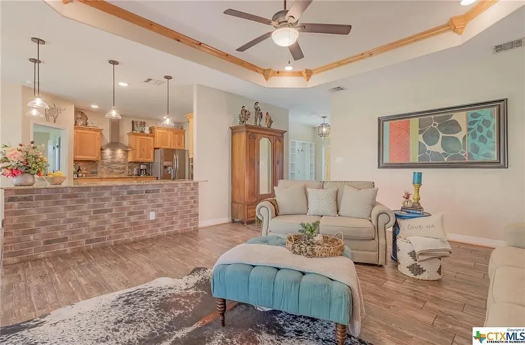 4 bed, 2004 sqft, $1,900 — Photo 3