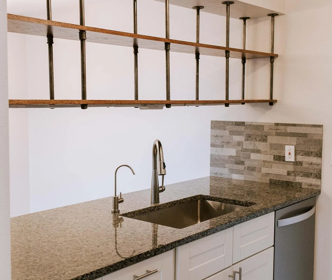 579 Wright St — Photo 3