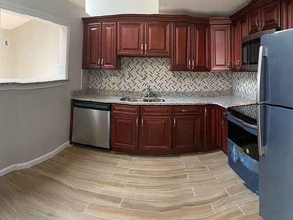 2nd image of 15 Thompson Dr APT 21