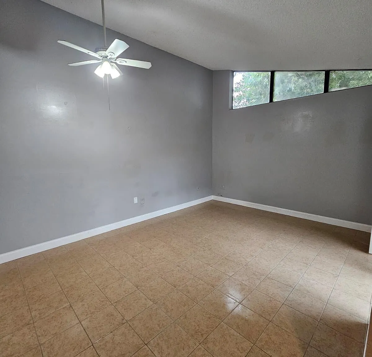 3 bed, 2.0 bath, 1051 sqft, $2,800 — Photo 2