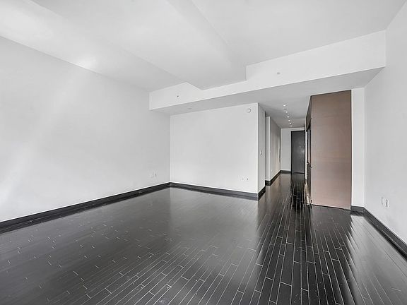 3rd image of 20 Pine St APT 1807