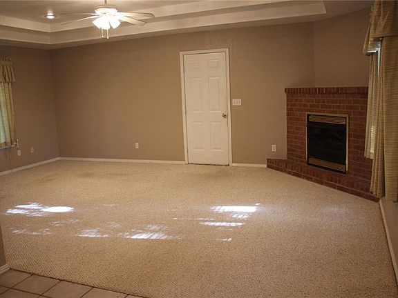 3rd image of 207 S Briarhill Dr