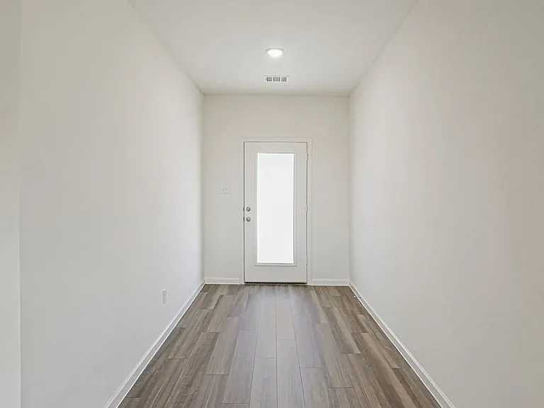 400 Portsmouth Dr — Photo 4