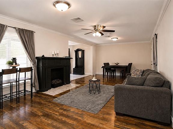 3rd image of 502 W Broadway St