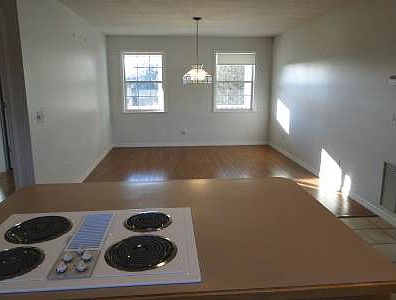 4th image of 384 NW Celtic Ct