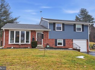 327 Netherington Dr, Broomall, PA 19008