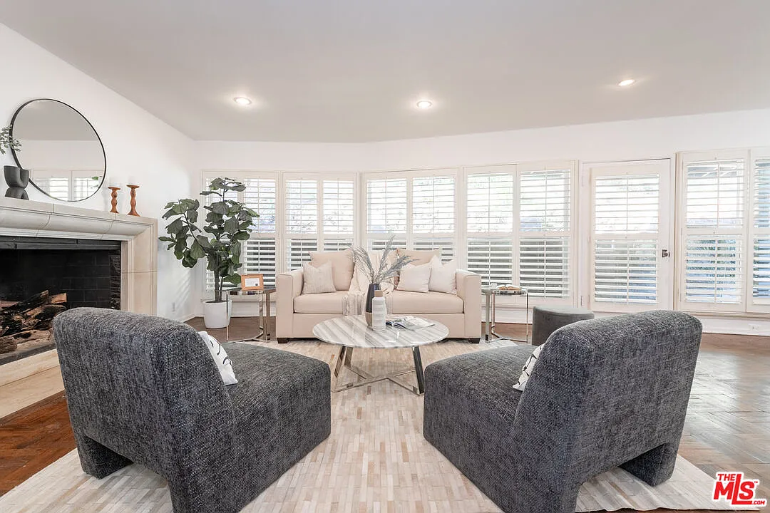 3 bed, 2.0 bath, 1497 sqft, $8,000 — Photo 2