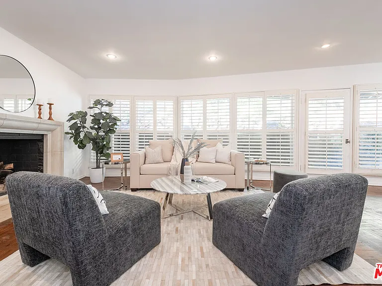 2559 Hutton Dr — Photo 2