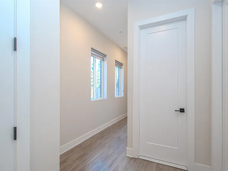 4530 Commonwealth St #1 — Photo 24