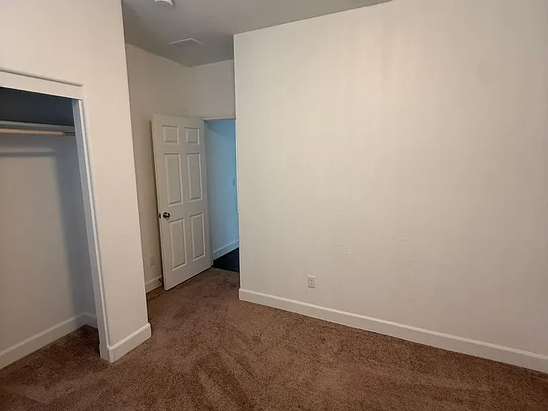404 Manuel Ct — Photo 5