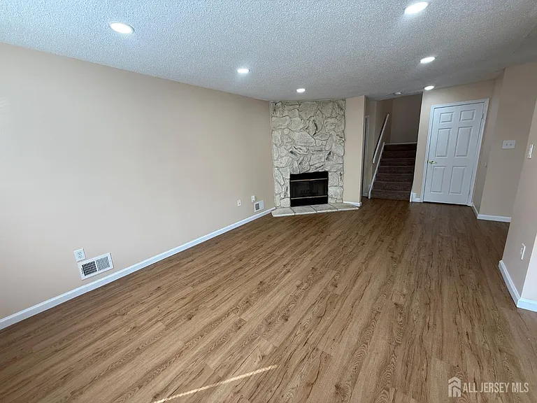 1502 Edison Glen Ter — Photo 7