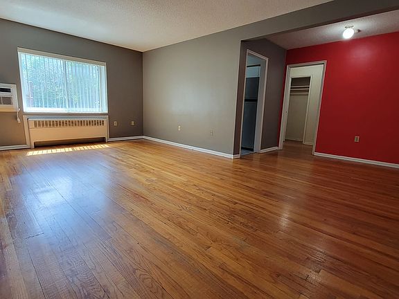 2nd image of 570 Whitney Ave #E1