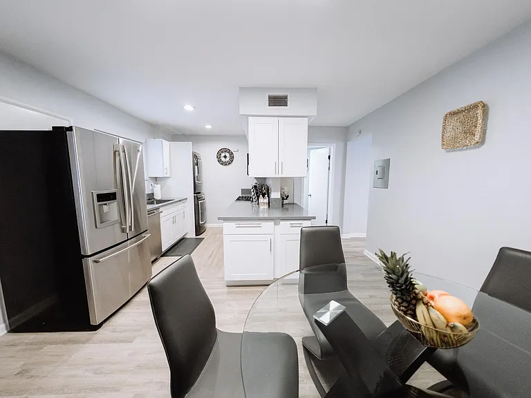 11153 Morrison St — Photo 31