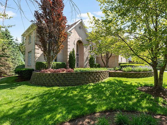 4th image of 320 Camelot Ln