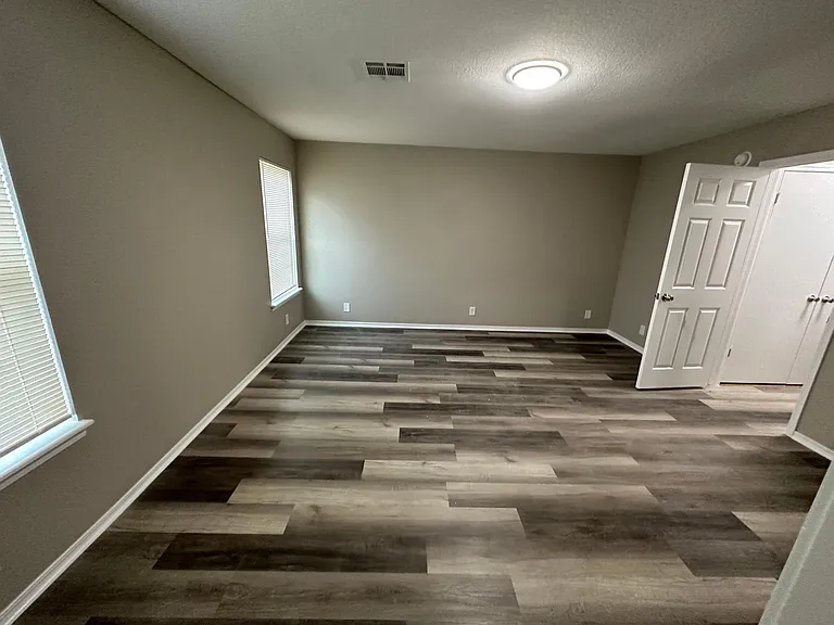 1029 E 64th Pl — Photo 13