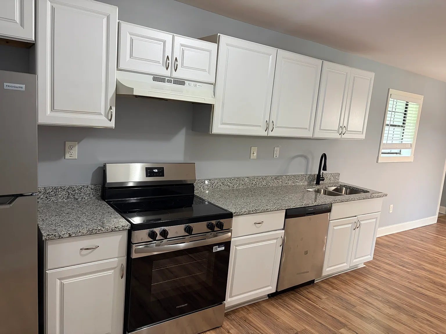 2 bed, 1000 sqft, $1,575 — Photo 3