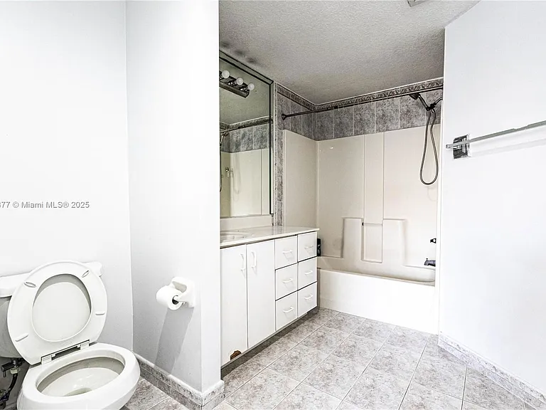 17405 NW 75th Pl — Photo 6