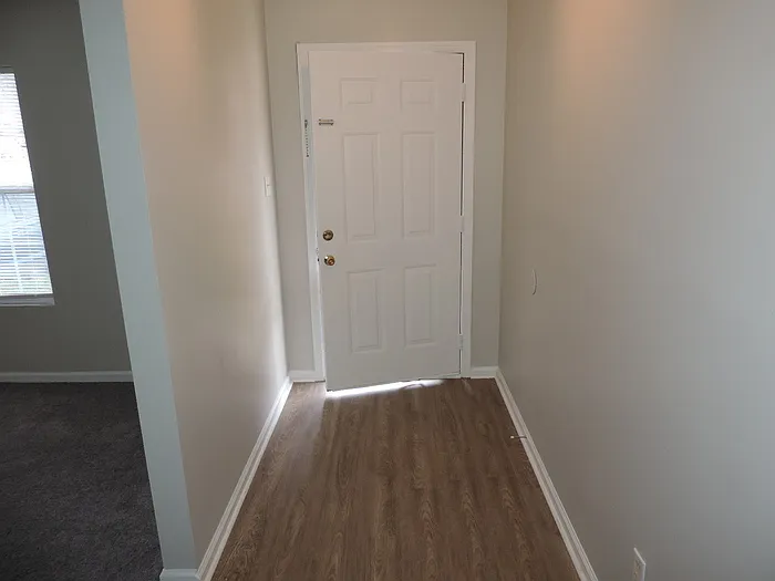 3881 Crest Dr — Photo 7