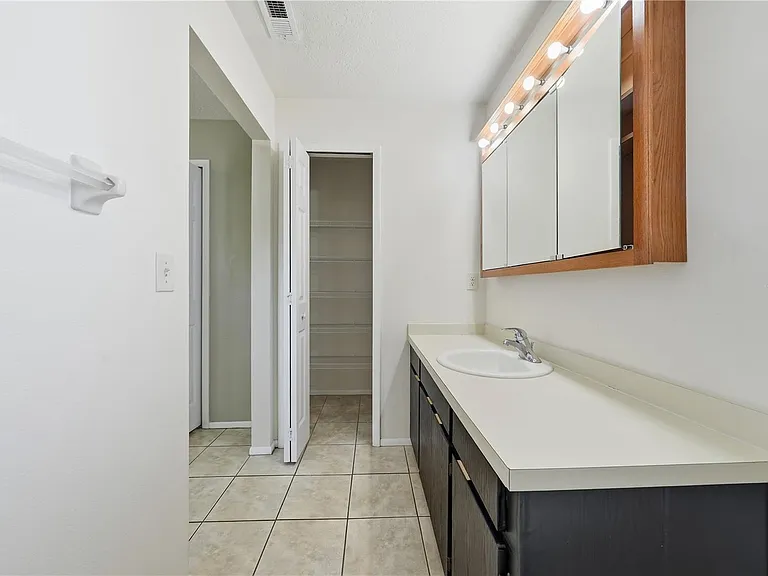 625 E 8th Ave — Photo 12