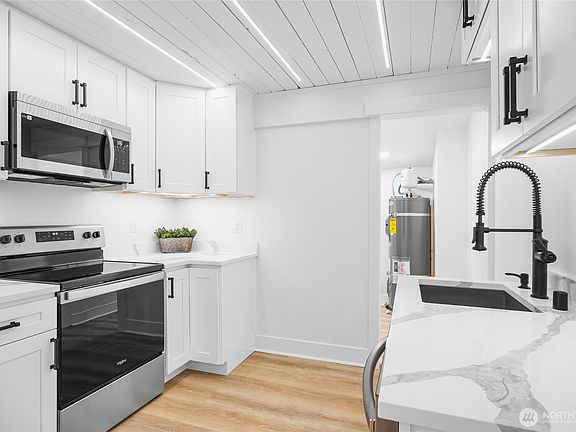 3rd image of 141 E Ashwood Lane