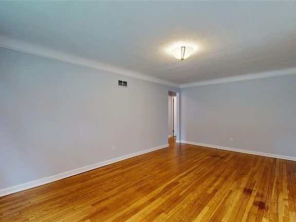 3rd image of 4196 W 217th St