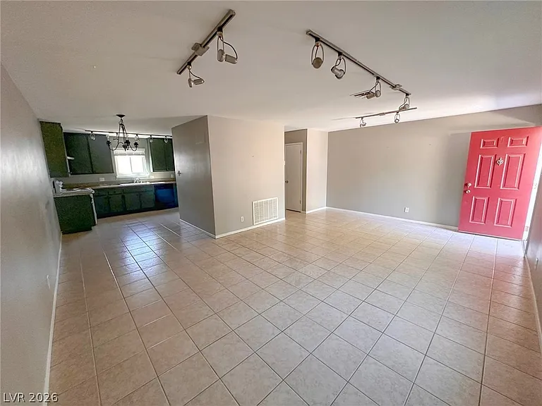 641 Pecos Way — Photo 3