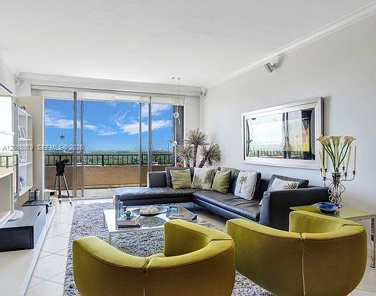 3rd image of 151 Crandon Blvd APT 1130