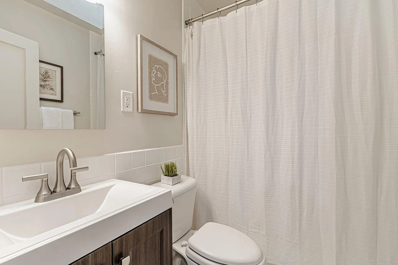 4 bed, 1712 sqft, $1,400 — Photo 2