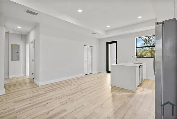 751 Clancy St E — Photo 17