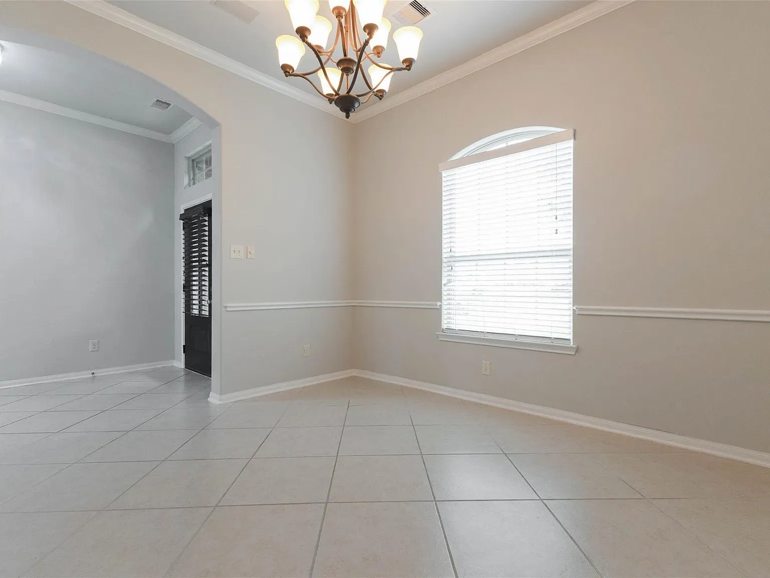 3 bed, 2.0 bath, 2125 sqft, $2,400 — Photo 4