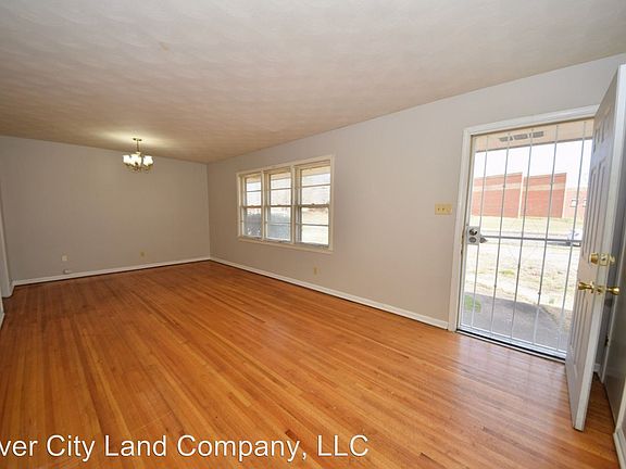 3rd image of 5085 Whitworth St